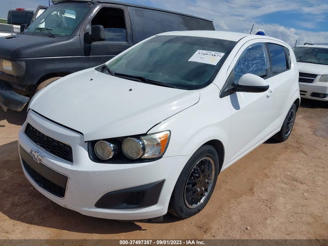 Chevrolet SONIC LS 2016 1G1JA6SH6G4104429 Image 2