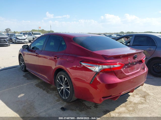 2018 TOYOTA CAMRY SE VIN: 4T1B11HK0JU565663