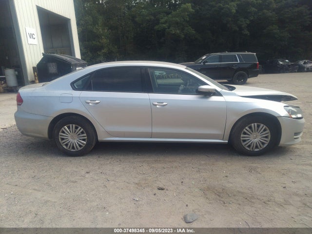 1VWAT7A30FC051077 Volkswagen Passat 1.8t S