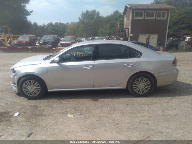 1VWAT7A30FC051077 Volkswagen Passat 1.8t S
