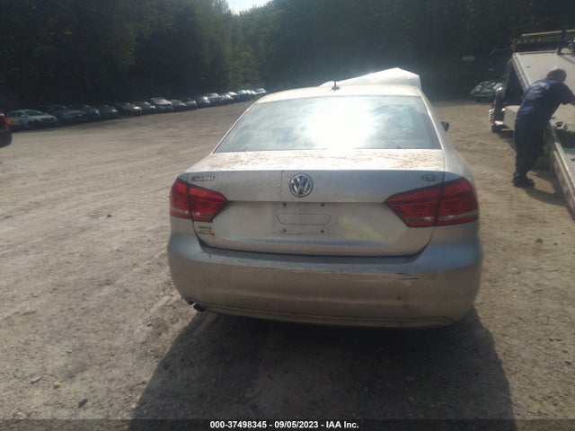 1VWAT7A30FC051077 Volkswagen Passat 1.8t S