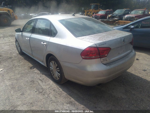 1VWAT7A30FC051077 Volkswagen Passat 1.8t S