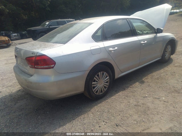 1VWAT7A30FC051077 Volkswagen Passat 1.8t S