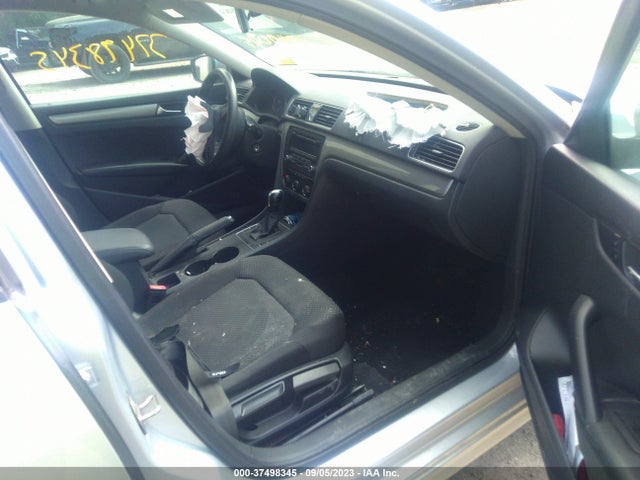 1VWAT7A30FC051077 Volkswagen Passat 1.8t S