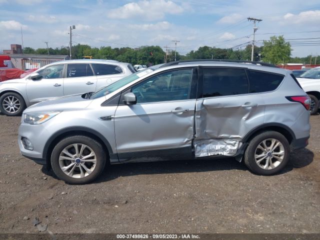 1FMCU9GD7HUD02108 Ford ESCAPE SE