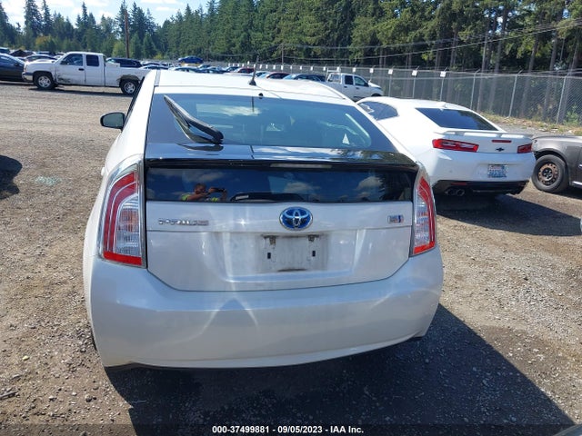 Toyota Prius Two 2014 JTDKN3DU3E1756075 Image 15