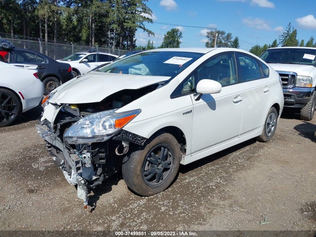 Toyota Prius Two 2014 JTDKN3DU3E1756075 Image 2