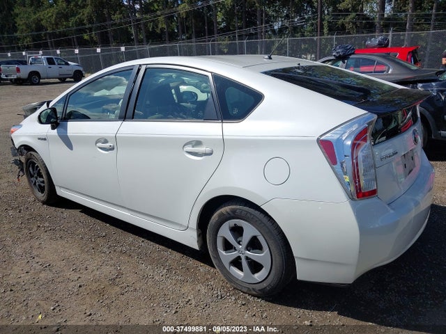 Toyota Prius Two 2014 JTDKN3DU3E1756075 Image 3