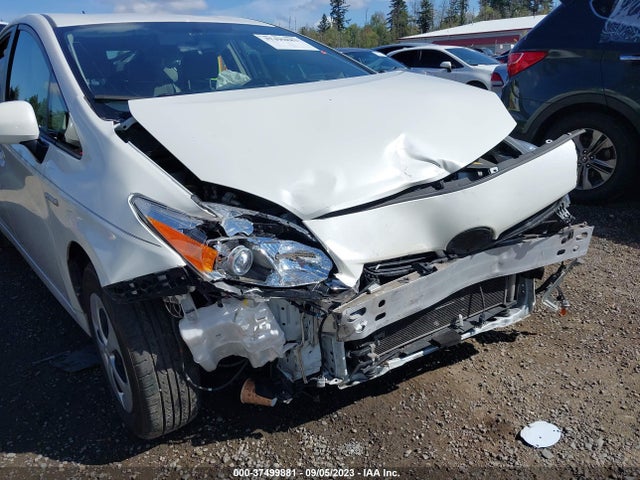 Toyota Prius Two 2014 JTDKN3DU3E1756075 Image 6