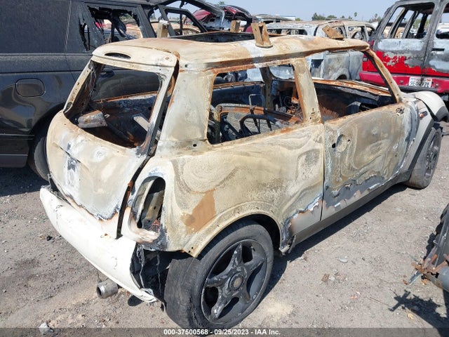 2005 MINI COOPER HARDTOP WMWRC33565TK62714 Photo 3