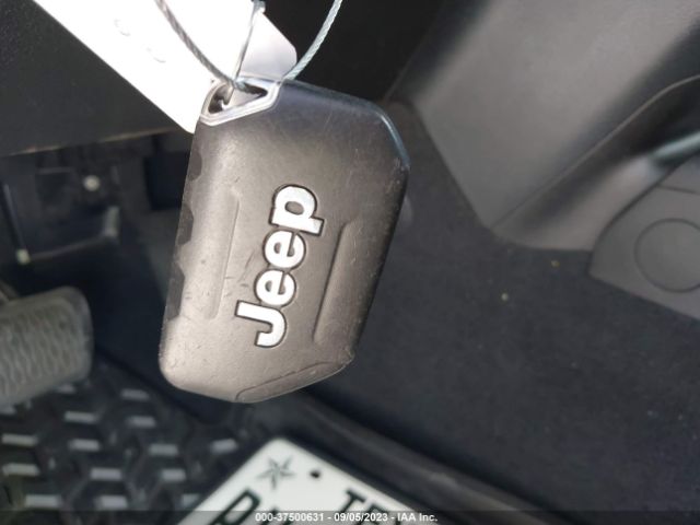 1C4HJXEG9JW116133 Jeep Wrangler Unlimited Sahara