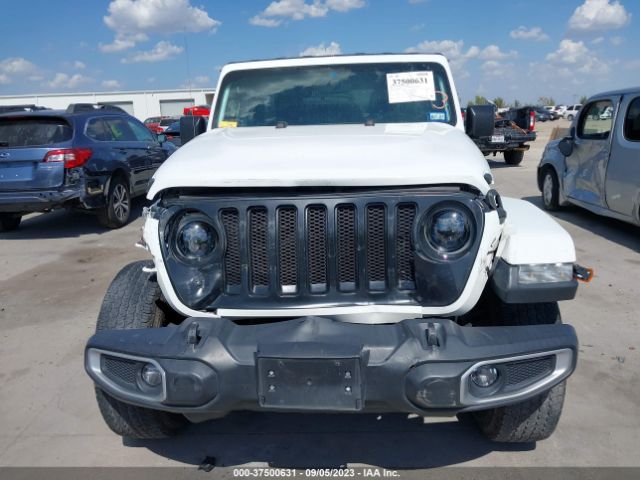 1C4HJXEG9JW116133 Jeep Wrangler Unlimited Sahara