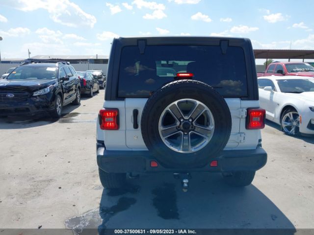 1C4HJXEG9JW116133 Jeep Wrangler Unlimited Sahara