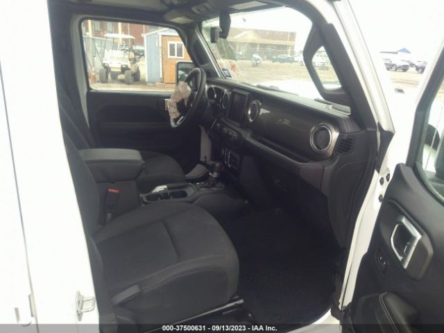 1C4HJXEG9JW116133 Jeep Wrangler Unlimited Sahara