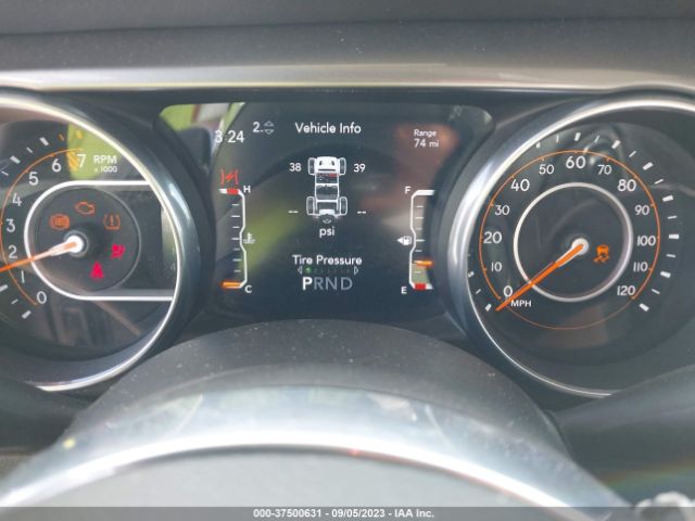 1C4HJXEG9JW116133 Jeep Wrangler Unlimited Sahara