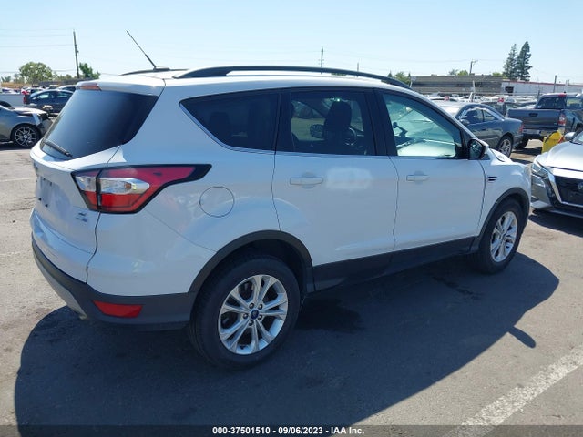 Ford ESCAPE SE 2018 1FMCU9GD7JUA43108 Image 4
