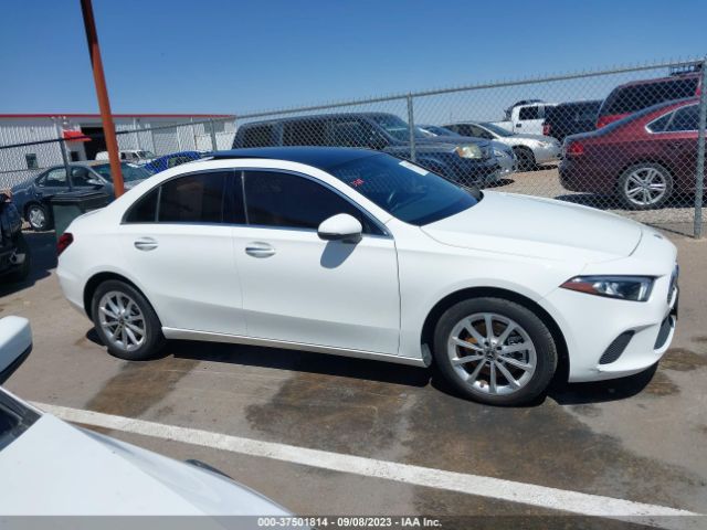 WDD3G4EB1KW024890 Mercedes-Benz A-class A 220