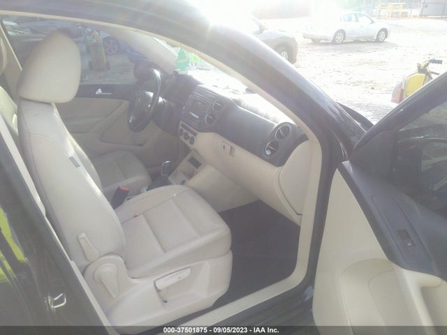 WVGAV7AXXGW523992 Volkswagen TIGUAN S