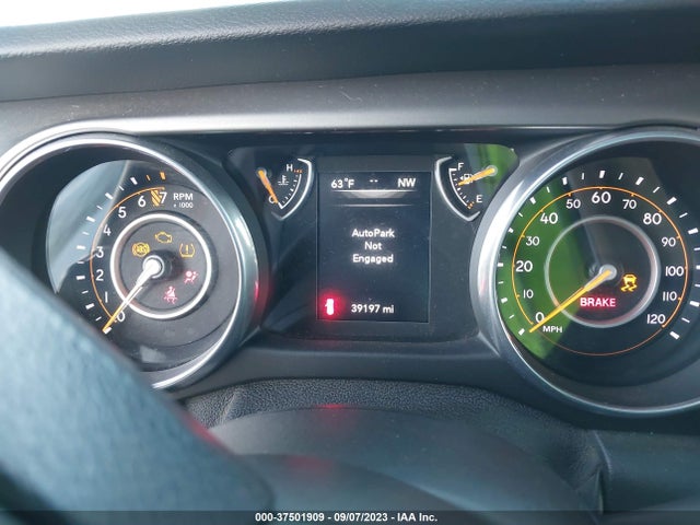 1C4HJXDG1JW154473 Jeep Wrangler Unlimited Sport