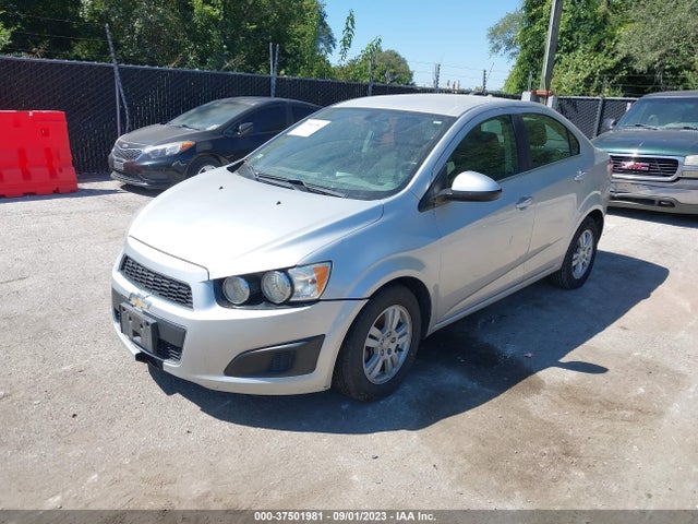 Chevrolet SONIC LT 2015 1G1JC5SH1F4107175 Image 2