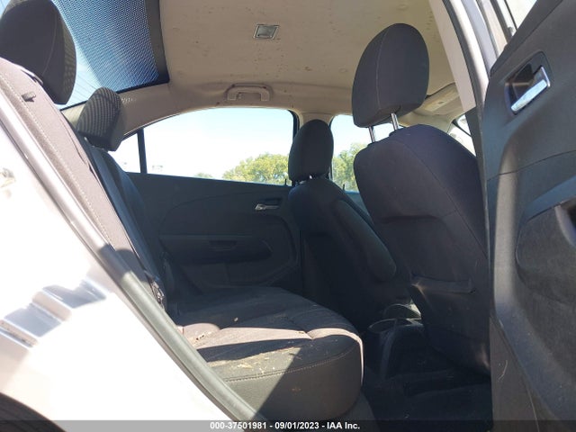 Chevrolet SONIC LT 2015 1G1JC5SH1F4107175 Image 8
