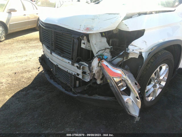 Chevrolet Traverse Ls 2018 1GNEVLKW7JJ226615 Image 13