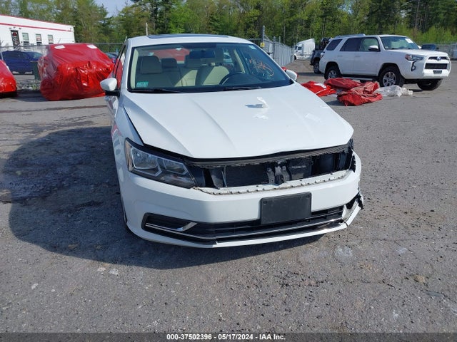 1VWLA7A35KC000862 Volkswagen Passat 2.0t Wolfsburg Edition