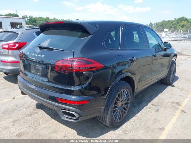 2017 PORSCHE CAYENNE WP1AA2A26HKA82943 Photo 3