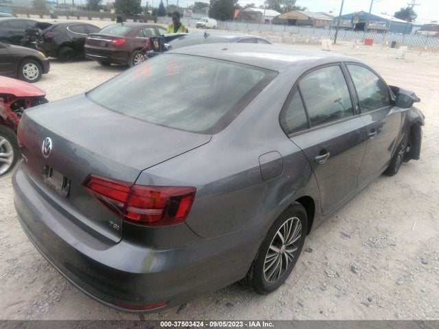 3VWDB7AJ2JM204631 Volkswagen Jetta 1.4t Se/1.4t Wolfsburg Edition