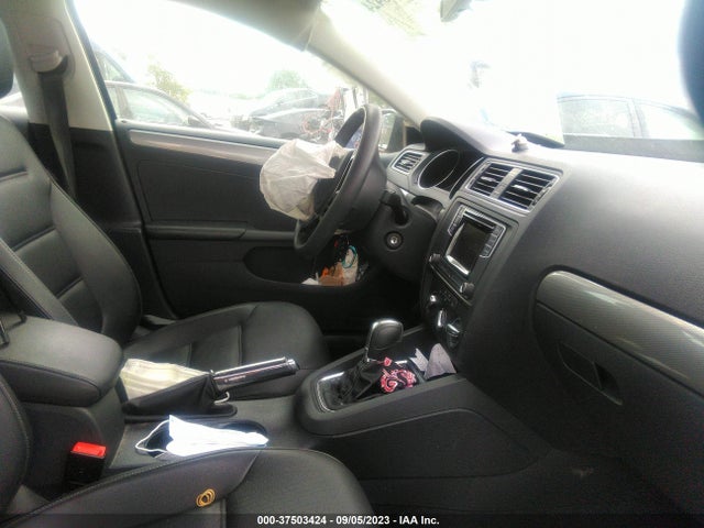3VWDB7AJ2JM204631 Volkswagen Jetta 1.4t Se/1.4t Wolfsburg Edition