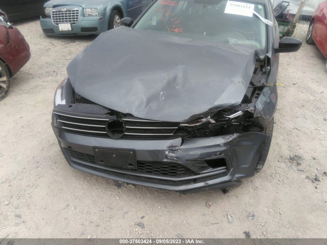 3VWDB7AJ2JM204631 Volkswagen Jetta 1.4t Se/1.4t Wolfsburg Edition