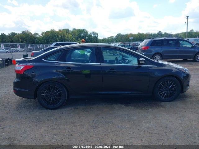2014 FORD FOCUS TITANIUM VIN: 1FADP3J26EL106205