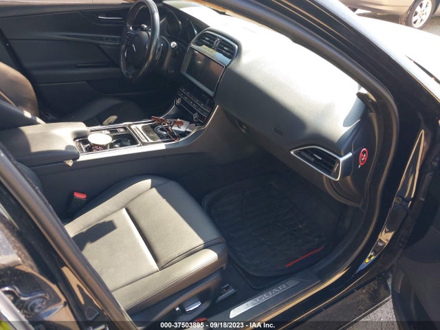 2019 JAGUAR XE SAJAR4FX1KCP52850 Photo 4