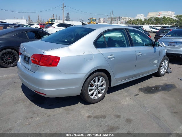 3VWD17AJ4EM298133 Volkswagen Jetta Sedan Se W/connectivity