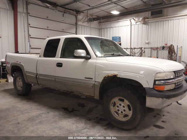 2000 CHEVROLET SILVERADO 1500 LS VIN: 2GCEK19T0Y1235016