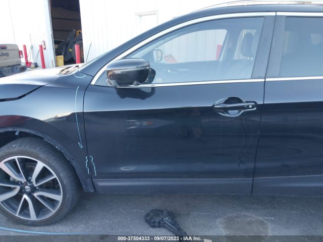 JN1BJ1CR8JW207534 Nissan Rogue Sport Sl