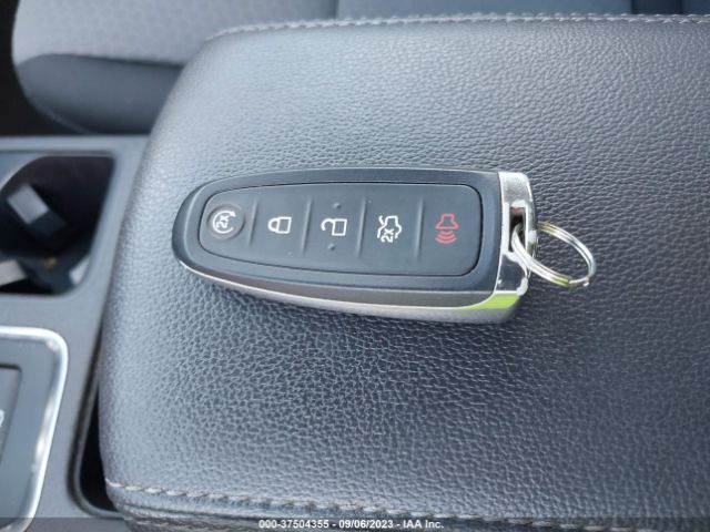 1FMCU9GDXKUB84143 Ford ESCAPE SE