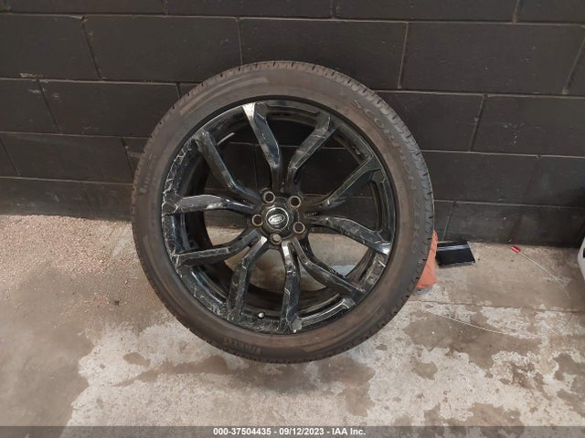 2018 LAND ROVER RANGE ROVER SPORT SVR VIN: SALWZ2SE1JA801044