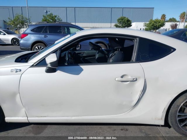 JF1ZNAA15E8706627 Scion FR-S