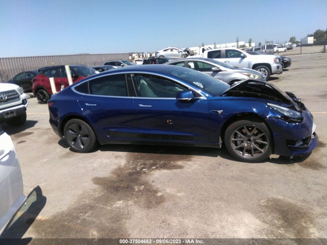 2018 Tesla 3, VIN: 5YJ3E1EAXJF058951