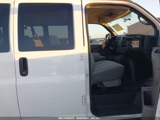 Chevrolet Express Passenger Lt 2015 1GAWGRFF6F1224827 Image 5