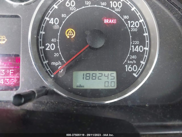 2002 VOLKSWAGEN PASSAT GLX VIN: WVWRH63B92P302316