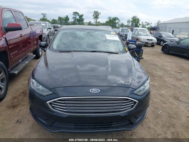 3FA6P0HD8JR256052 Ford FUSION SE