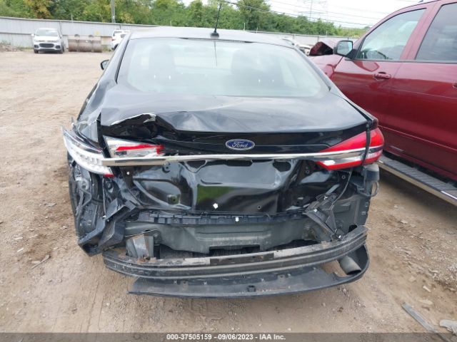 3FA6P0HD8JR256052 Ford FUSION SE