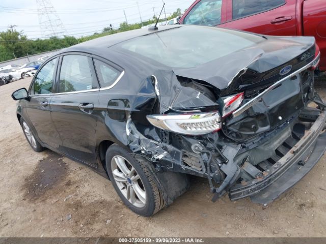 3FA6P0HD8JR256052 Ford FUSION SE