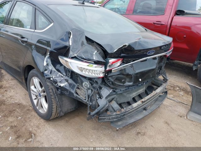 3FA6P0HD8JR256052 Ford FUSION SE