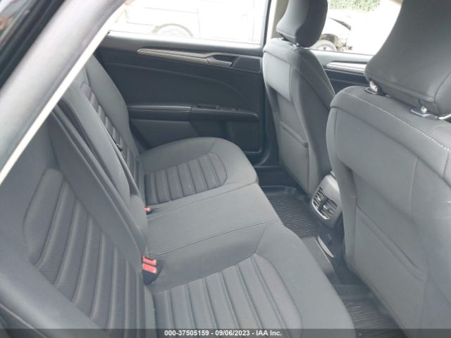 3FA6P0HD8JR256052 Ford FUSION SE