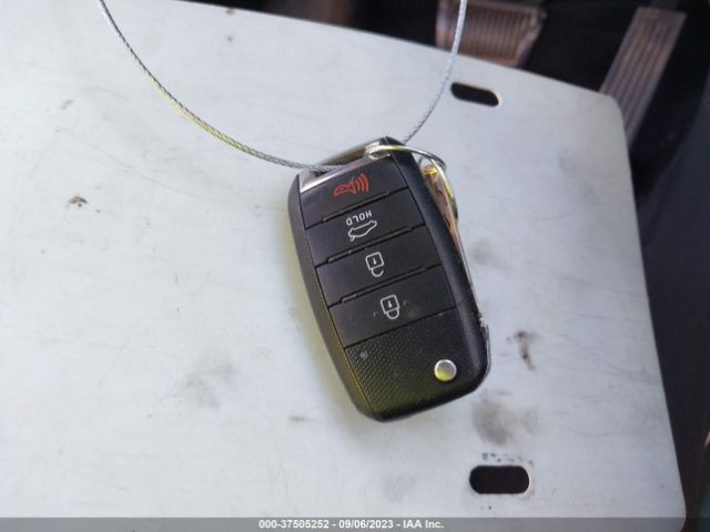 KNAGM4A7XF5633085 KIA Optima Lx