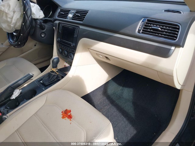 1VWDT7A3XHC034223 Volkswagen Passat R-line W/comfort Pkg
