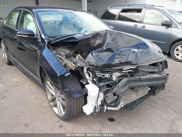 1VWDT7A3XHC034223 Volkswagen Passat R-line W/comfort Pkg
